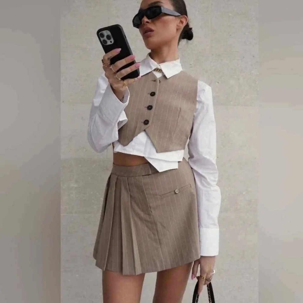 ZARA Pinstripe Box Pleat Mini Skirt Tan Size Small NWT